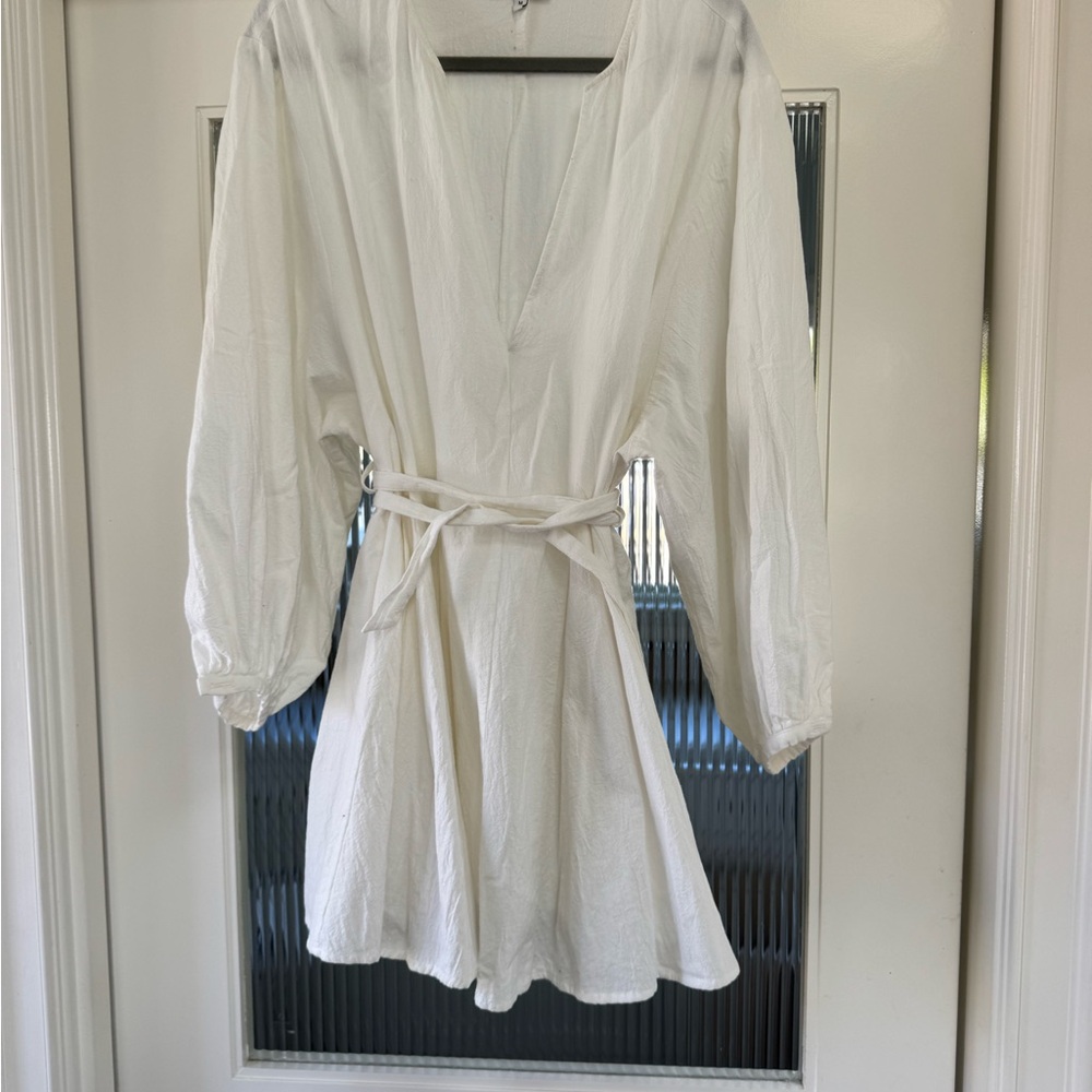 Elegant White Mini Dress